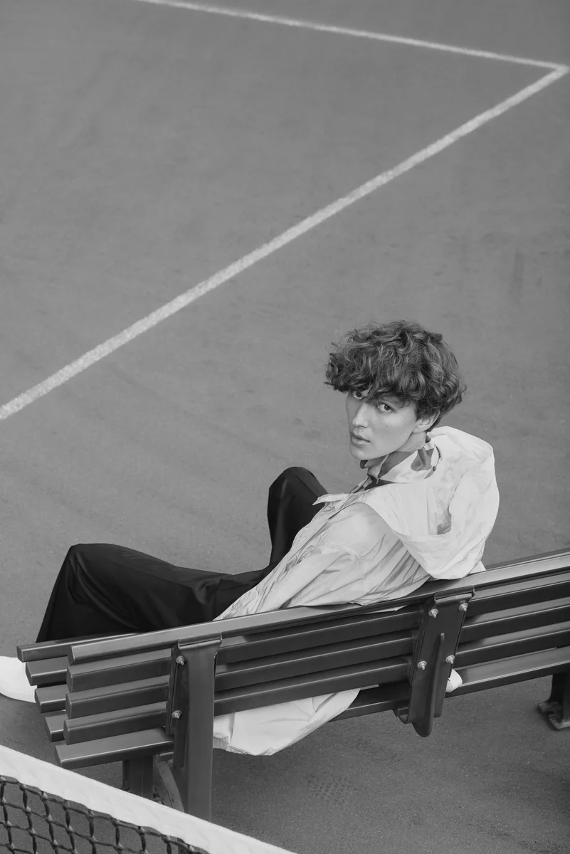 Fashion- und Beauty-Editorial auf dem Tennisplatz, Motiv 10094