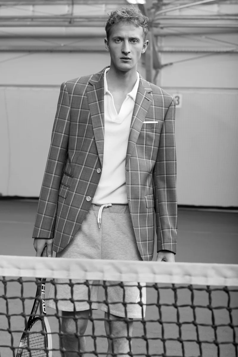 Fashion- und Beauty-Editorial auf dem Tennisplatz, Motiv 9391
